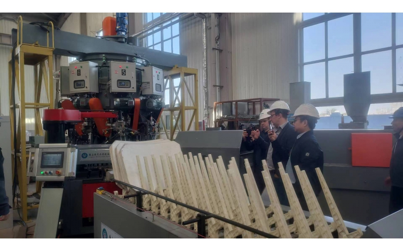 外商來任氏考察水泥包裝機